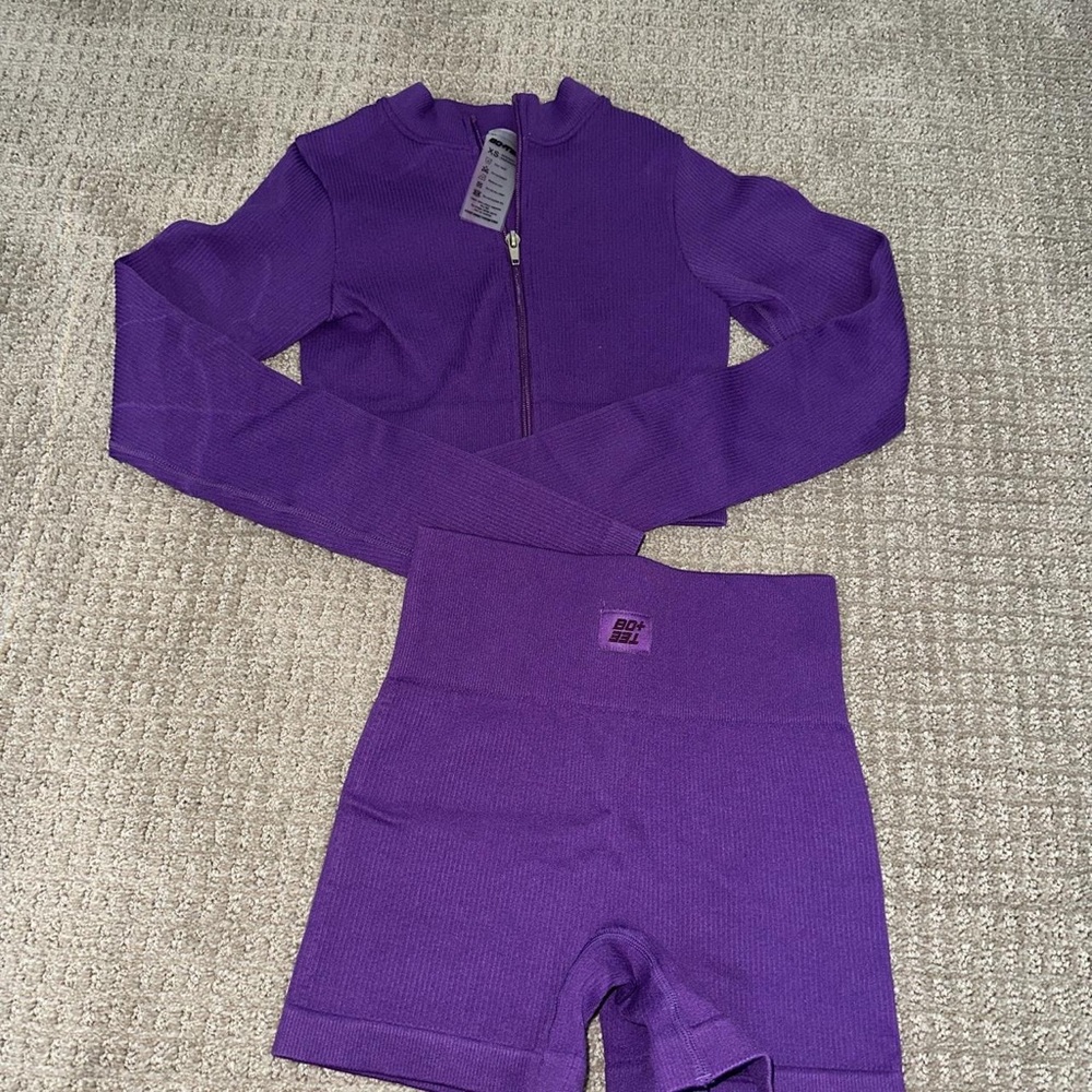 bo+tee workout set hot shorts and long sleeve zip up